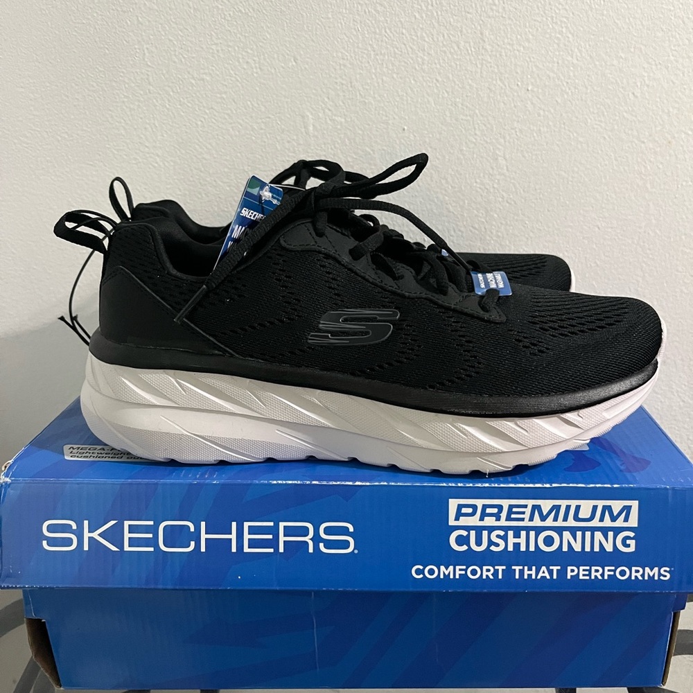 NEW with Tags. Black Skechers Men’s D’Lux Ultra Machine Washable.